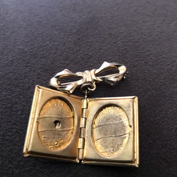 Vintage  locket pin 🥰 - Picture 2 of 4
